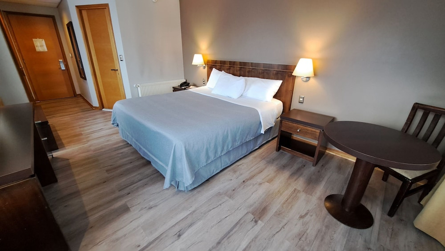 Bedroom 2, Hotel Diego de Almagro Coyhaique, Coihaique