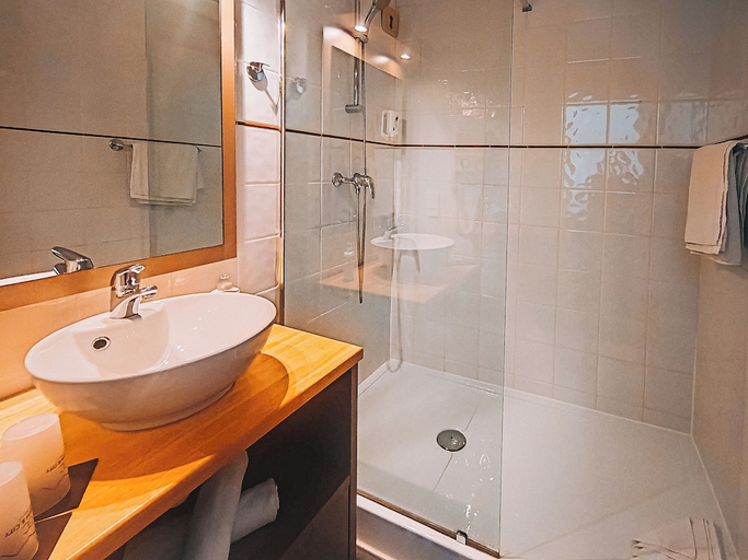 Bathroom 4, Balneo Aladin, Hautes-Pyrénées
