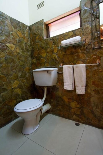Bathroom 4, Ravine Lodge, Livingstone