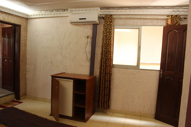 Others 5, Indra Hotel, Mfoundi