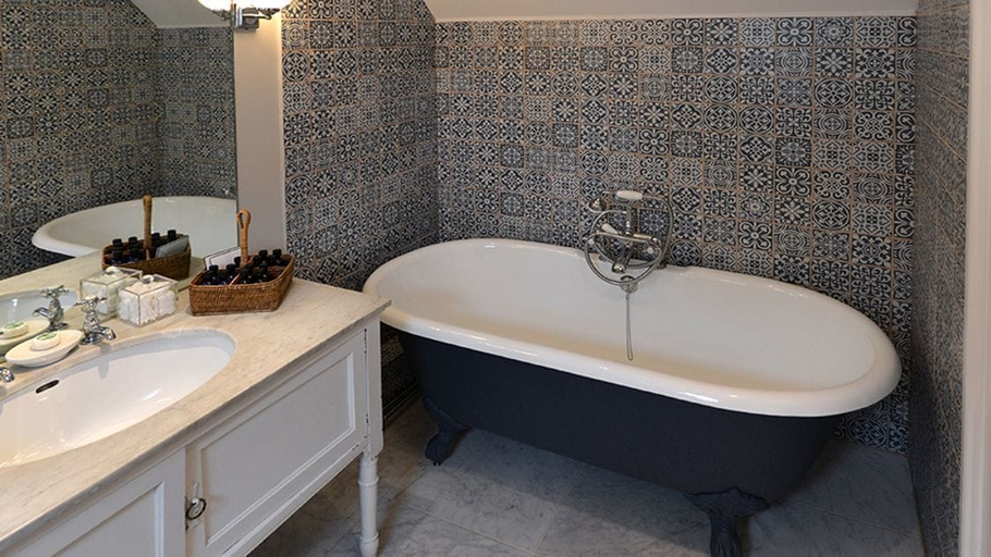 Bathroom 3, Bookers Cottage, Oxfordshire