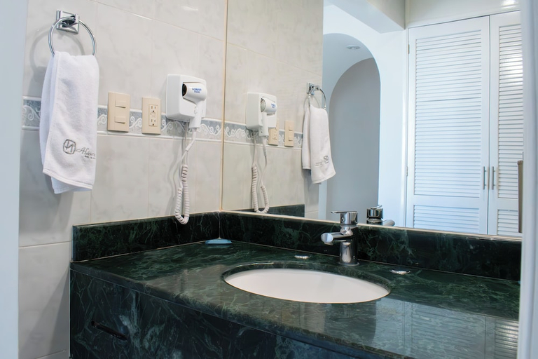 Bathroom, Hotel & Suites Aliana, Salamanca