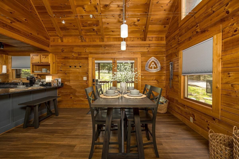 Dining, Timber Trace, Sevier