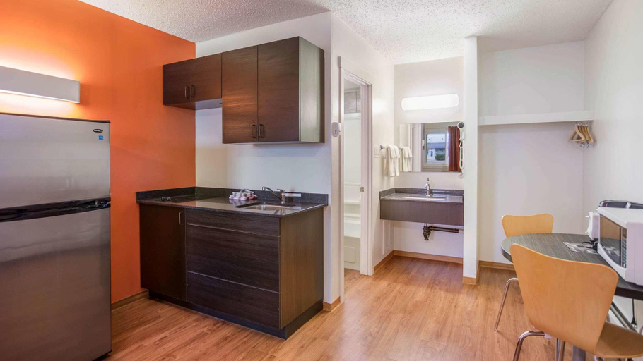 Others 5, Motel 6 Camrose, AB, Division No. 10