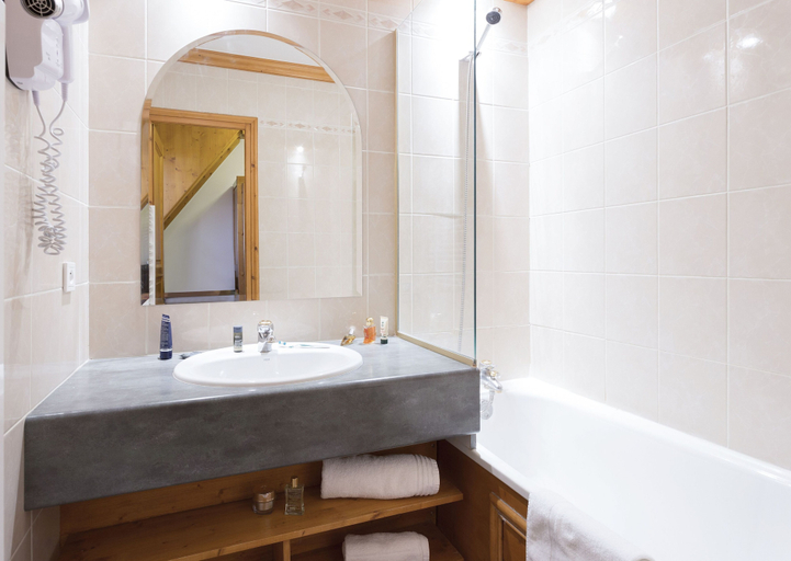 Bathroom 3, Hôtel Club MMV Le Val Cenis, Savoie