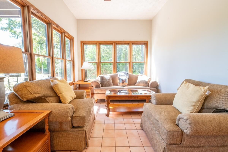 Living area 2, Peachtree, Sevier