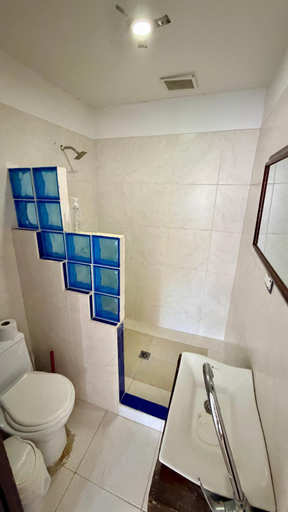 Bathroom 2, hotel turqueza inn, Armenia