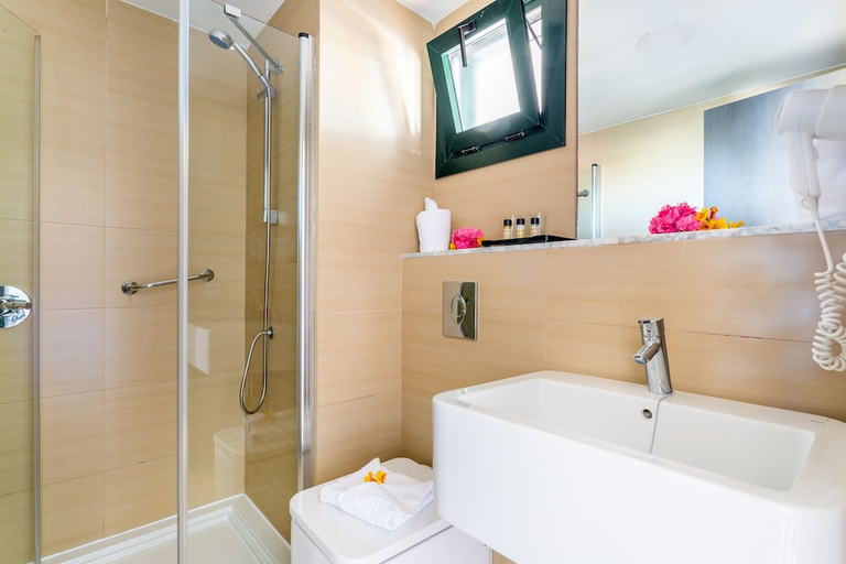 Bathroom 4, BlueBay Lanzarote Hotel, Las Palmas