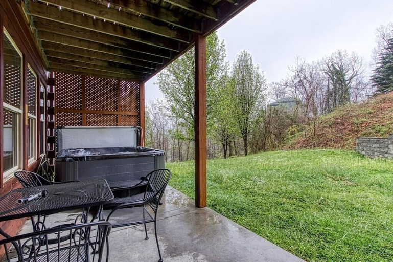 Outdoor dining, Z - Modern Rustic, Sevier