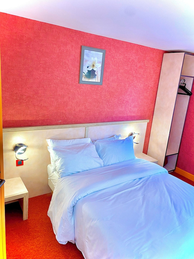 Bedroom 3, Hotel Le Village, Essonne