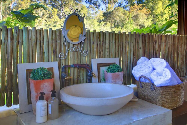 Bathroom, Oakhurst Farm Cottages, Eden