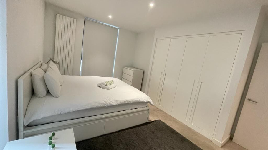 Bedroom 2, Fully Serviced One Bed Apartment In Rw, London