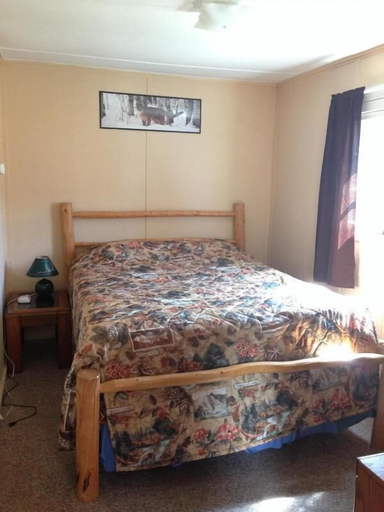 Bedroom 4, Lone Pine Cabins, Grand