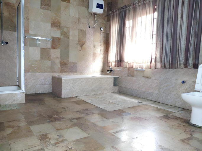 Bathroom, Cynergy Suites Apapa, Apapa
