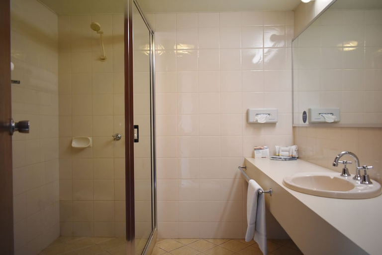 Bathroom 4, Admiral Motel Bunbury, Bunbury
