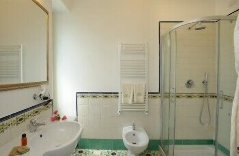 Bathroom 4, Il Ducato di Ravello, Salerno
