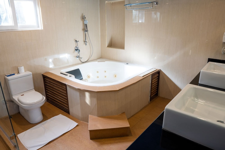Bathroom 4, Peacock Beach Hotel, Hambantota
