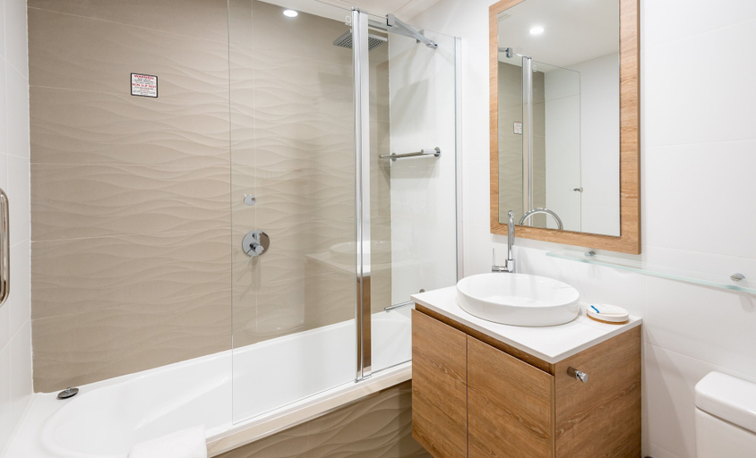 Bathroom 4, NOAH'S on the beach, Newcastle - Inner City