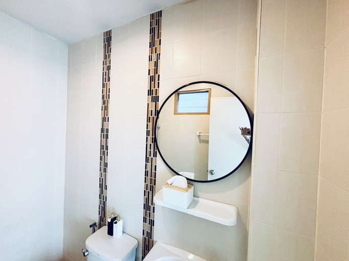 Bathroom 3, The SunSet Bangsaen Hotel, Muang Chon Buri