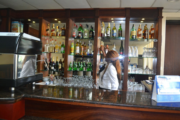 Food & Drinks 4, Hotel la Falaise Bonanjo, Wouri