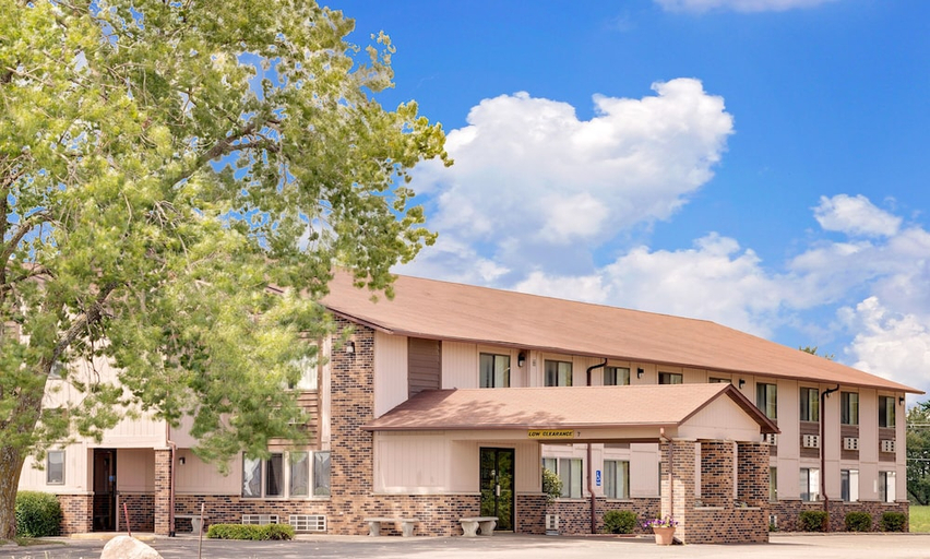 Exterior & Views, Super 8 by Wyndham Chariton, Lucas