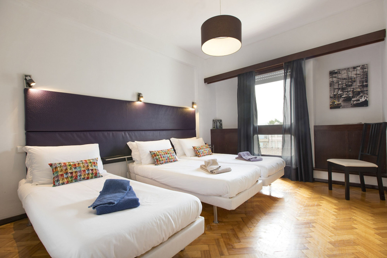 Room 5, RE2 in Oporto With 5 Bedrooms and 3 Bathrooms, Porto