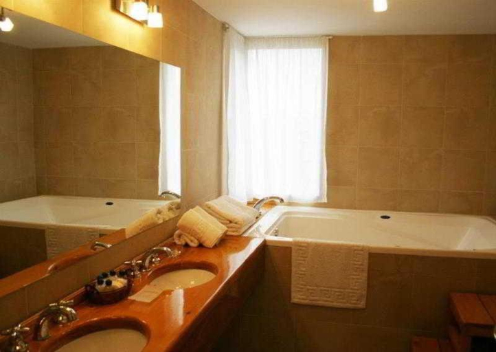 Bathroom, Terrazas Del Calafate, Lago Argentino