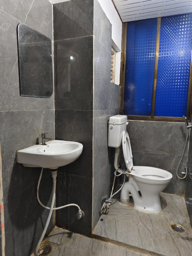 Bathroom 4, Goroomgo Mahaveer Palace Varanasi, Varanasi