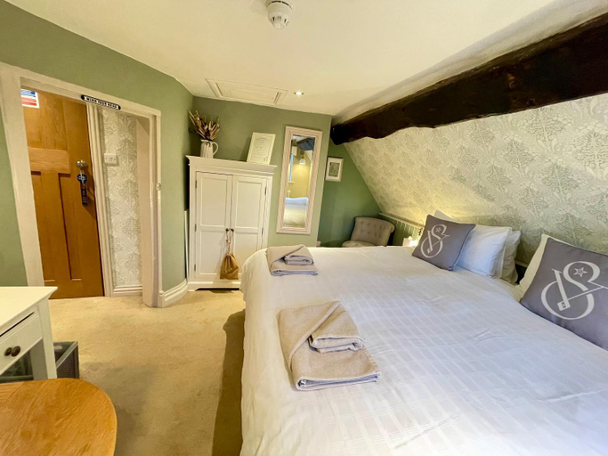 Bedroom 1, The Spirit Vaults, Derbyshire