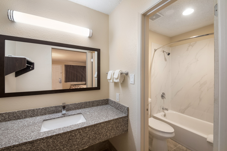 Bathroom 4, Red Roof Inn Temple, Bell