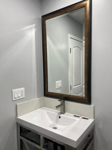 Bathroom 5, Pine Tree Inn, Los Angeles