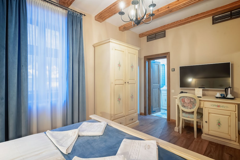 Others 4, Casa Chitic, Brasov