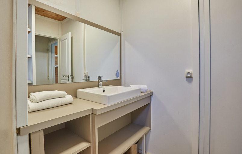 Bathroom 4, Residence Shangri La, Bouches-du-Rhône