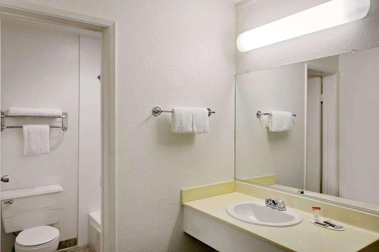 Bathroom 5, Knights Inn Lake Havasu City, Mohave