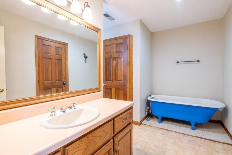Bathroom 5, Peachtree, Sevier