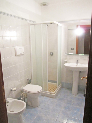 Bathroom 4, Sirignano Wine Resort, Palermo