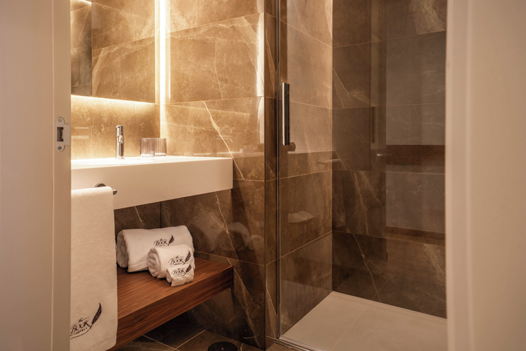 Bathroom 5, The Book Hotel, Horta