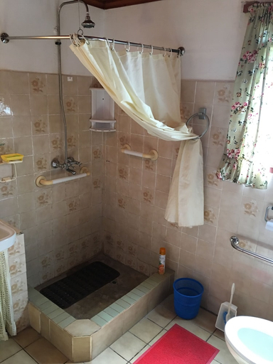 Bathroom 3, Tradewinds Lodge, Msambweni