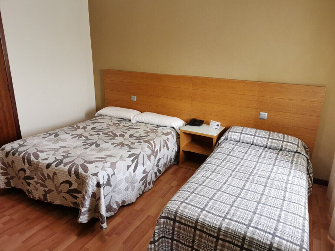 Bedroom 2, Hotel Paris, Pontevedra