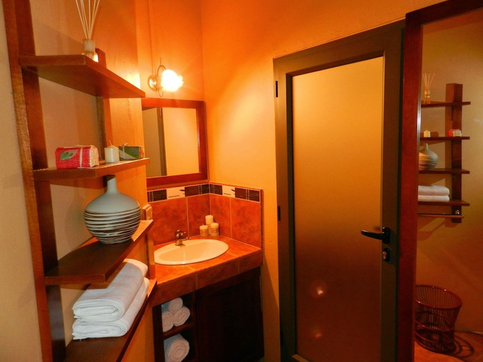Bathroom 4, Bernard l'Hermite Villa