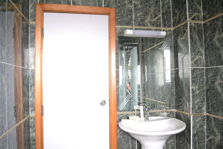 Bathroom 3, Noubou International Hotel, Wouri