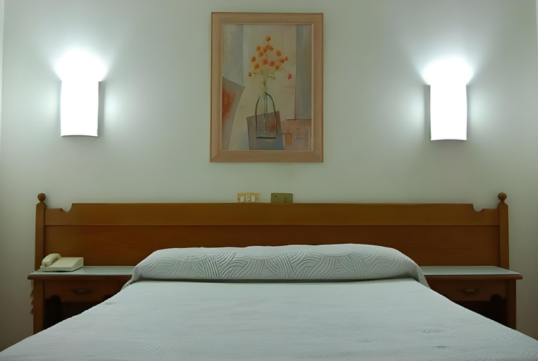 Bedroom 4, Hotel Paris, Pontevedra