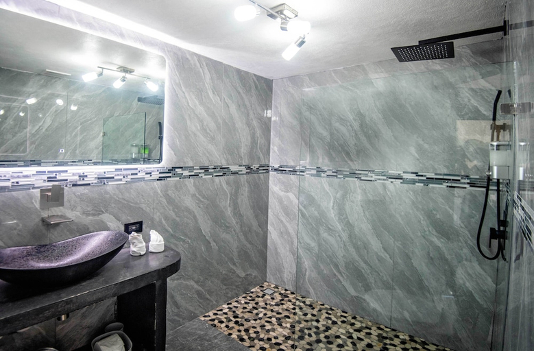 Bathroom 3, Villa Roca, Aguirre