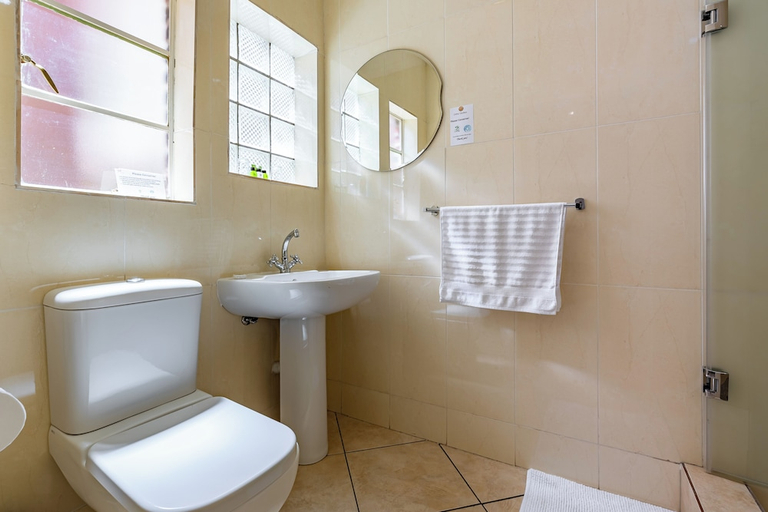 Bathroom 3, Botleng Guest House