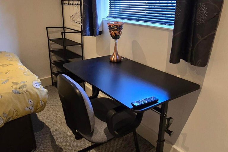 Room 5, Studio Near Royal Derby Hospital, Derby