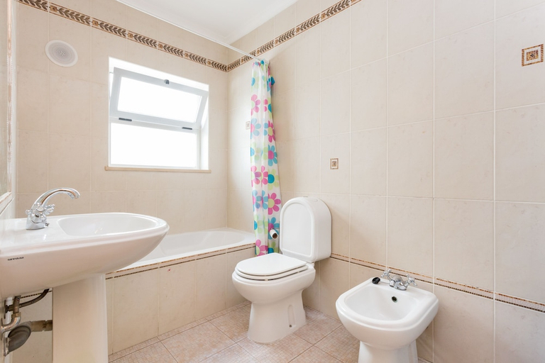 Bathroom 4, The 17 Hostel, Lagos