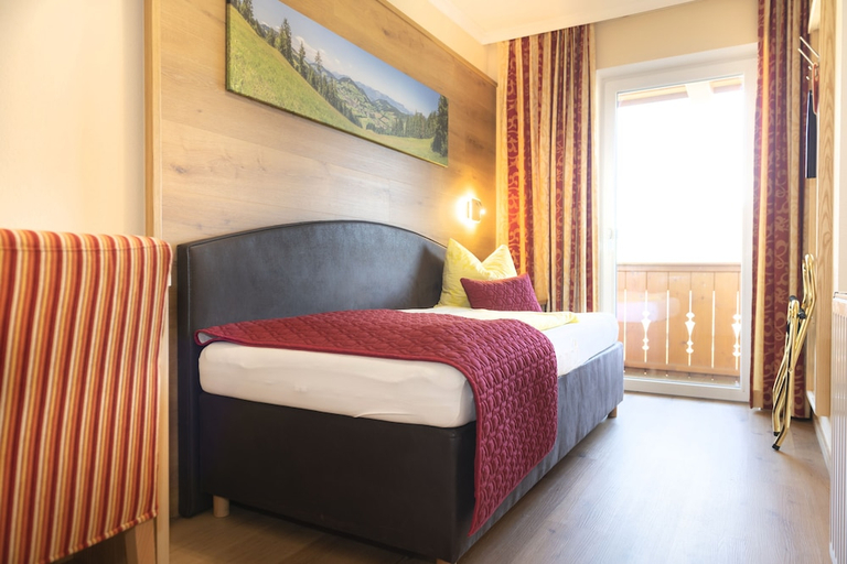 Bedroom 2, Hotel Schneeberger, Kufstein