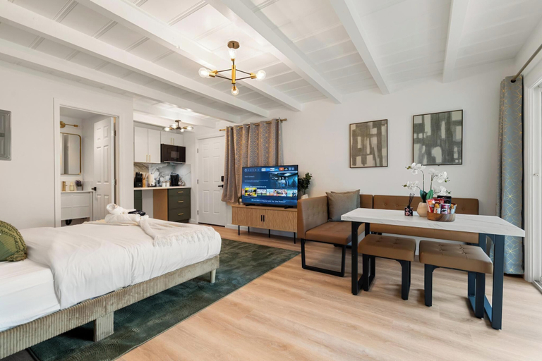 Room 5, Modern Pacifica Studio Near Beaches & SF, San Mateo