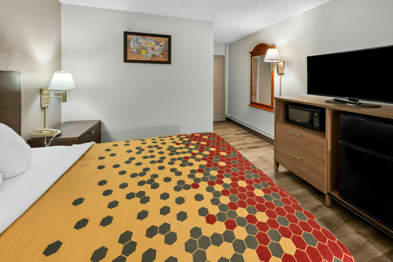 Bedroom 2, Near Quantico Marine Base, Prince William