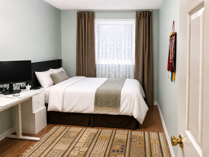 Room 4, Modern Toronto Suites, Toronto